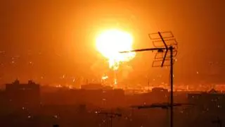 Israel y EEUU atacan depósitos de almacenamiento de petróleo e instalaciones de refinación en Teherán por primera vez