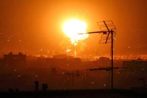 Estados Unidos bombardea refinerías e infraestructuras de Irán