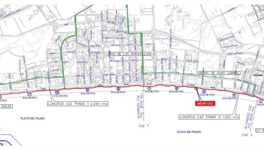 El colector de pluviales discurre por el paseo de primera línea de la Platja de Palma (en rojo).