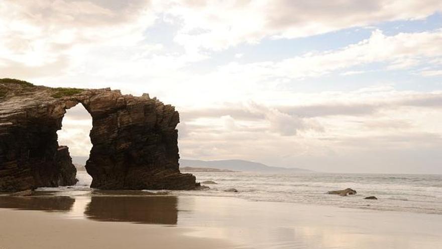 La playa de As Catedrais cerrada hasta el lunes