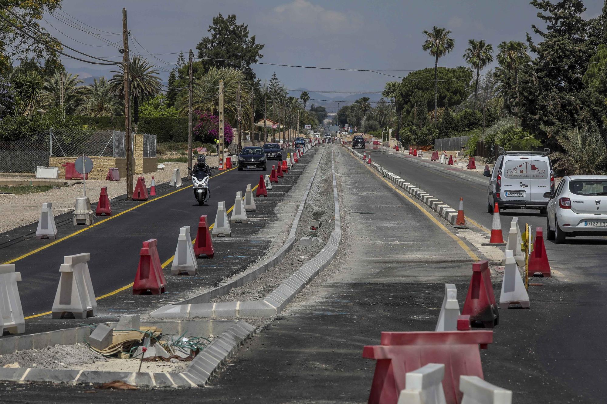 Las obras en el vial entre Elche y Santa Pola aceleran con la extension de la mediana y dos nuevas rotondas