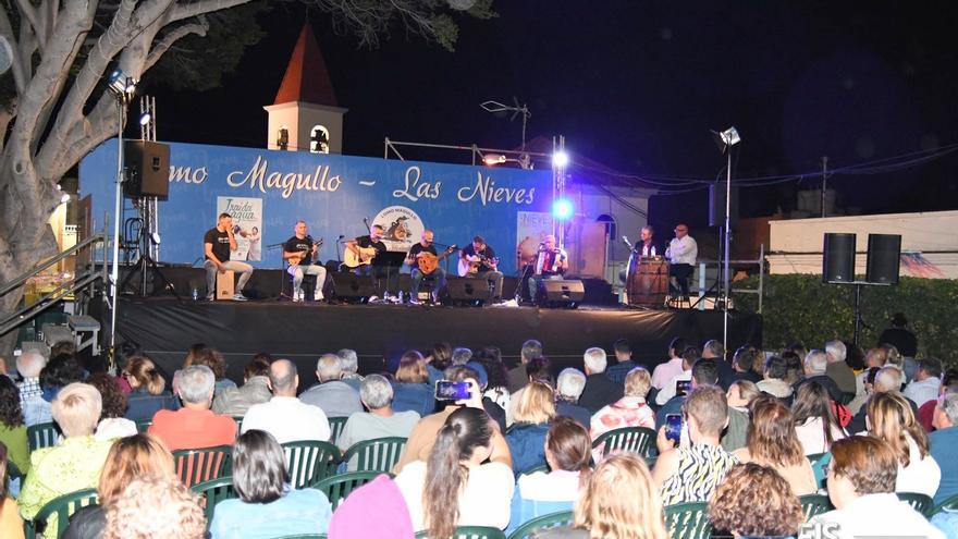 Lomo Magullo celebra sus fiestas patronales con una doble Traída del Agua