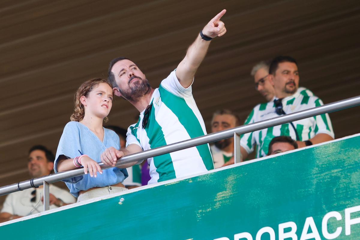 Córdoba CF-Racing de Ferrol | La afición blanquiverde en El Arcángel, en imágenes