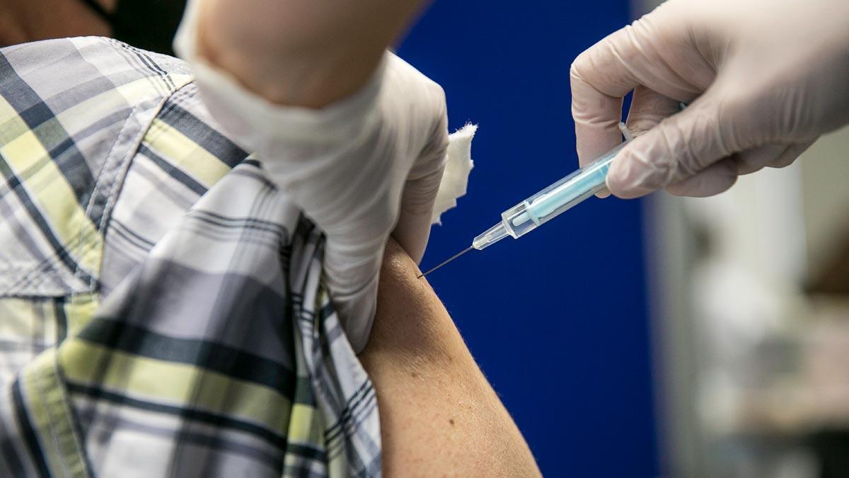 Catalunya començarà a vacunar de grip i covid a les residències a final de setembre