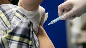 Catalunya començarà a vacunar de grip i covid a les residències a final de setembre