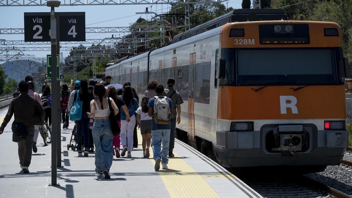 Un tren de Rodalies en la estación de Renfe Granollers-Canovelles