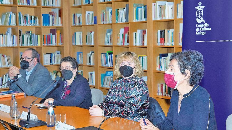 Dolores Vilavedra, a dereita, con Imma António, Rosario Álvarez e Eduardo Alonso. Foto: ECG