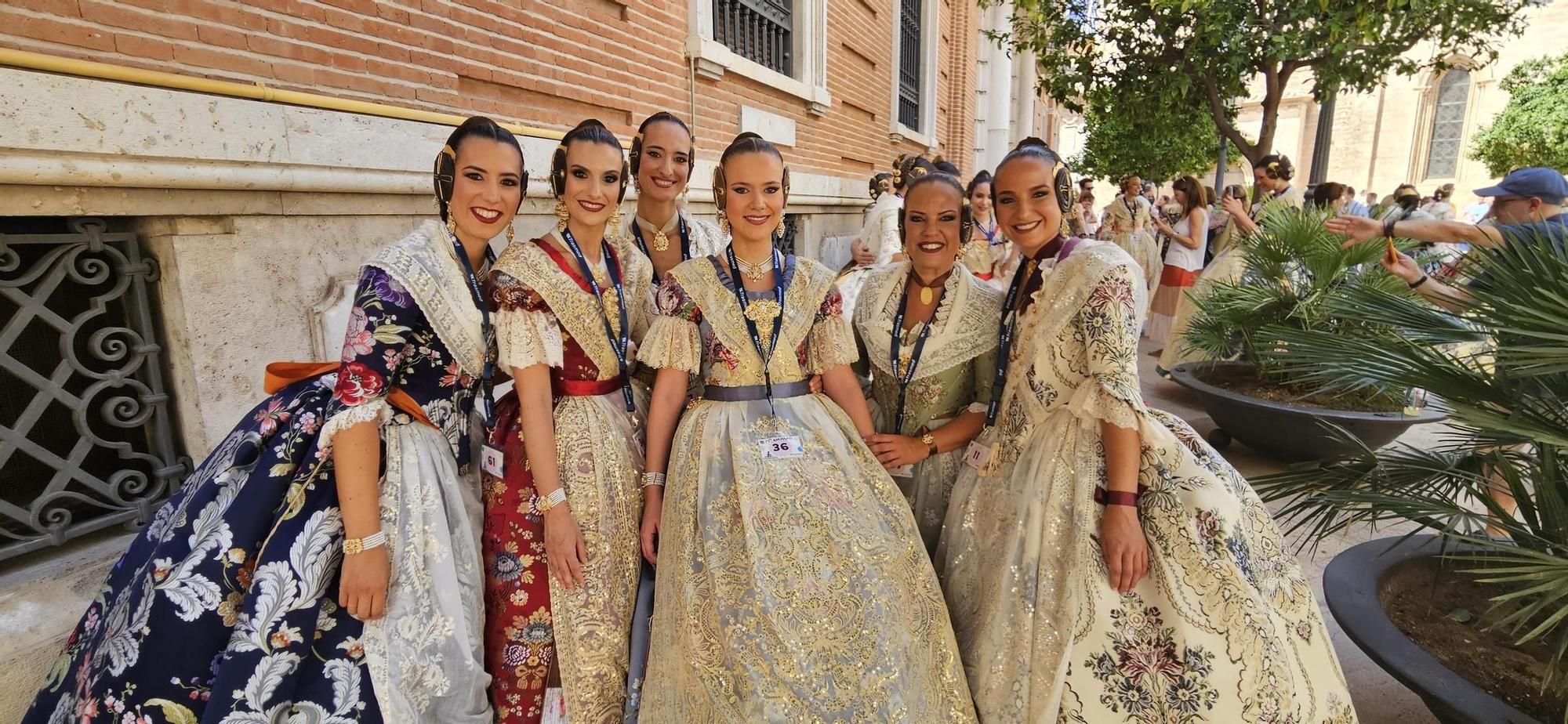 Baño de multitudes de las candidatas a Fallera Mayor de València 2025