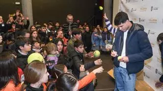 Carlos Alcaraz levanta pasiones en Villena