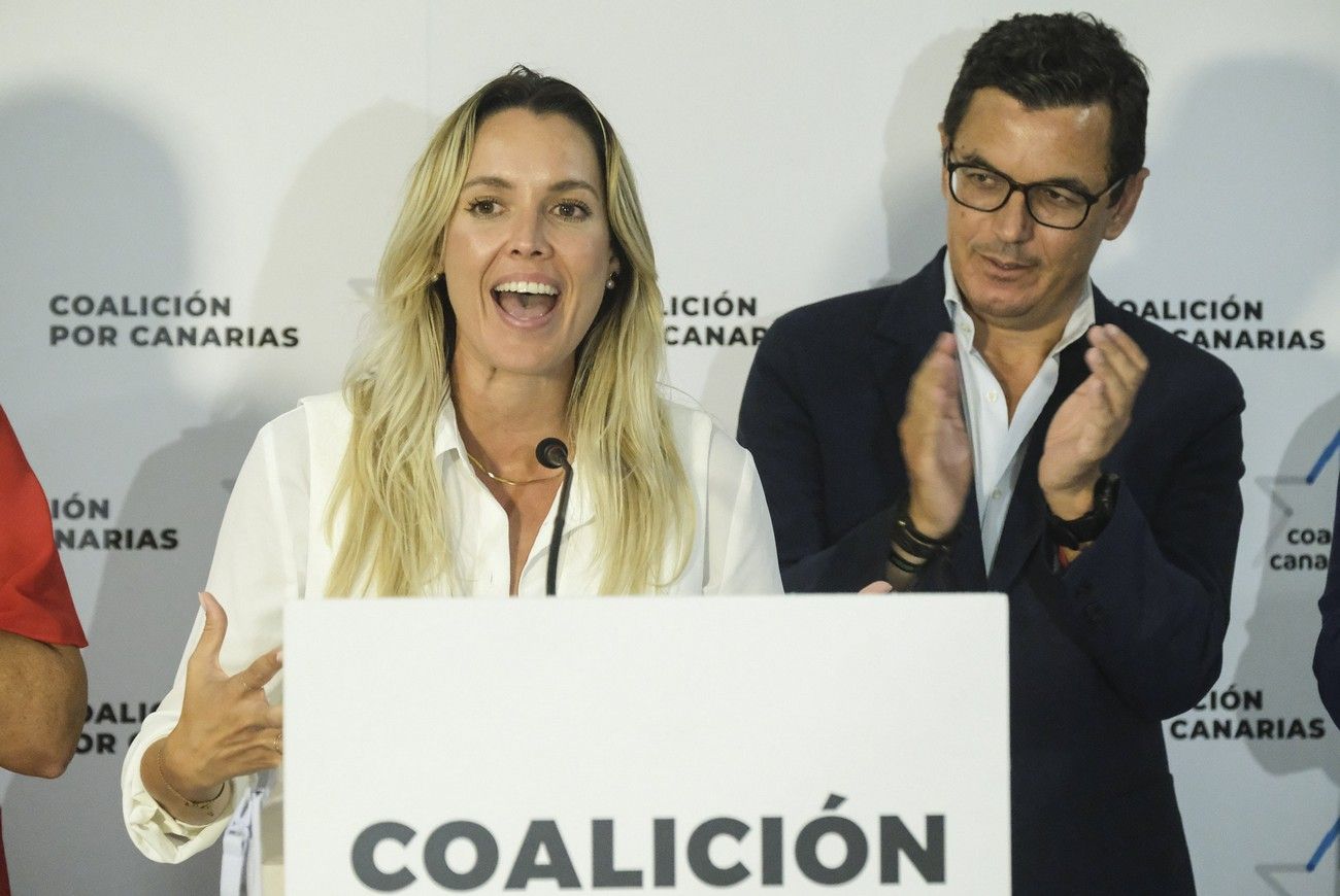 María Fernández comparece en la sede de CC en Las Palmas de Gran Canaria