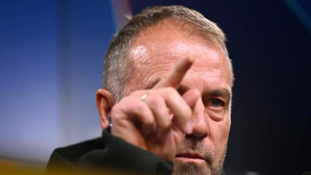 Flick, el técnico del Barça, en la rueda de prensa que ha ofrecido en Dortmund antes del encuentro de vuelta de los cuartos de final de la Champions.