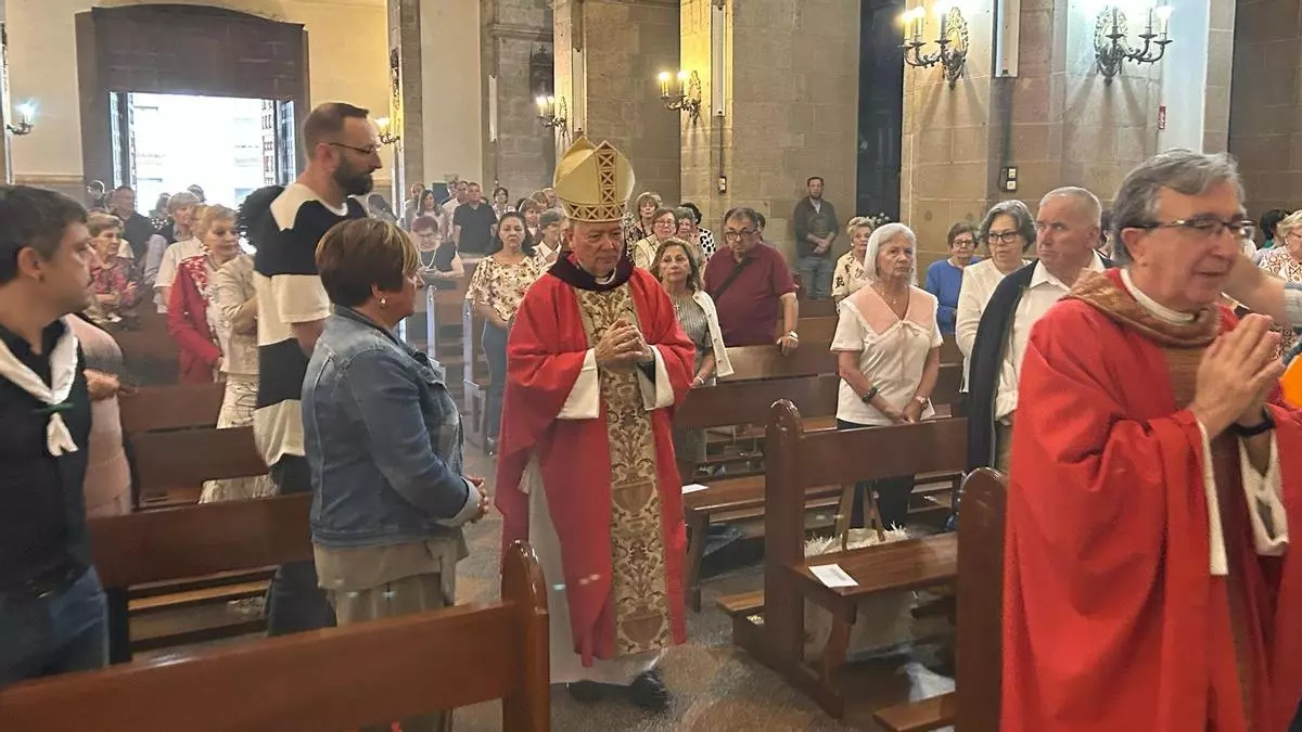 Martínez Camino, obispo auxiliar de Madrid y natural de Siero: "Hay pocas imágenes tan preciosas de San Pedro como la de Casimiro Baragaña en la Pola"
