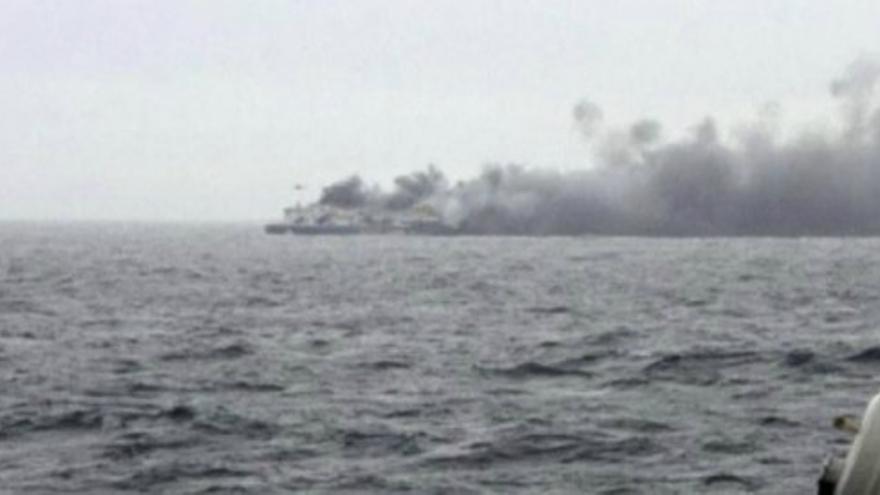 Rescate del ferry italiano incendiado