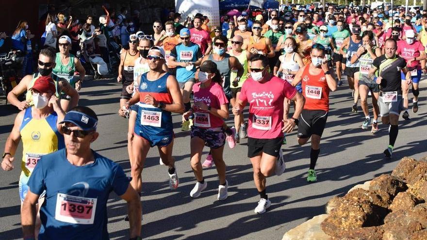 Éxito de la VI Carrera Litoral y la III Media Maratón Holiday  World en Benalmádena