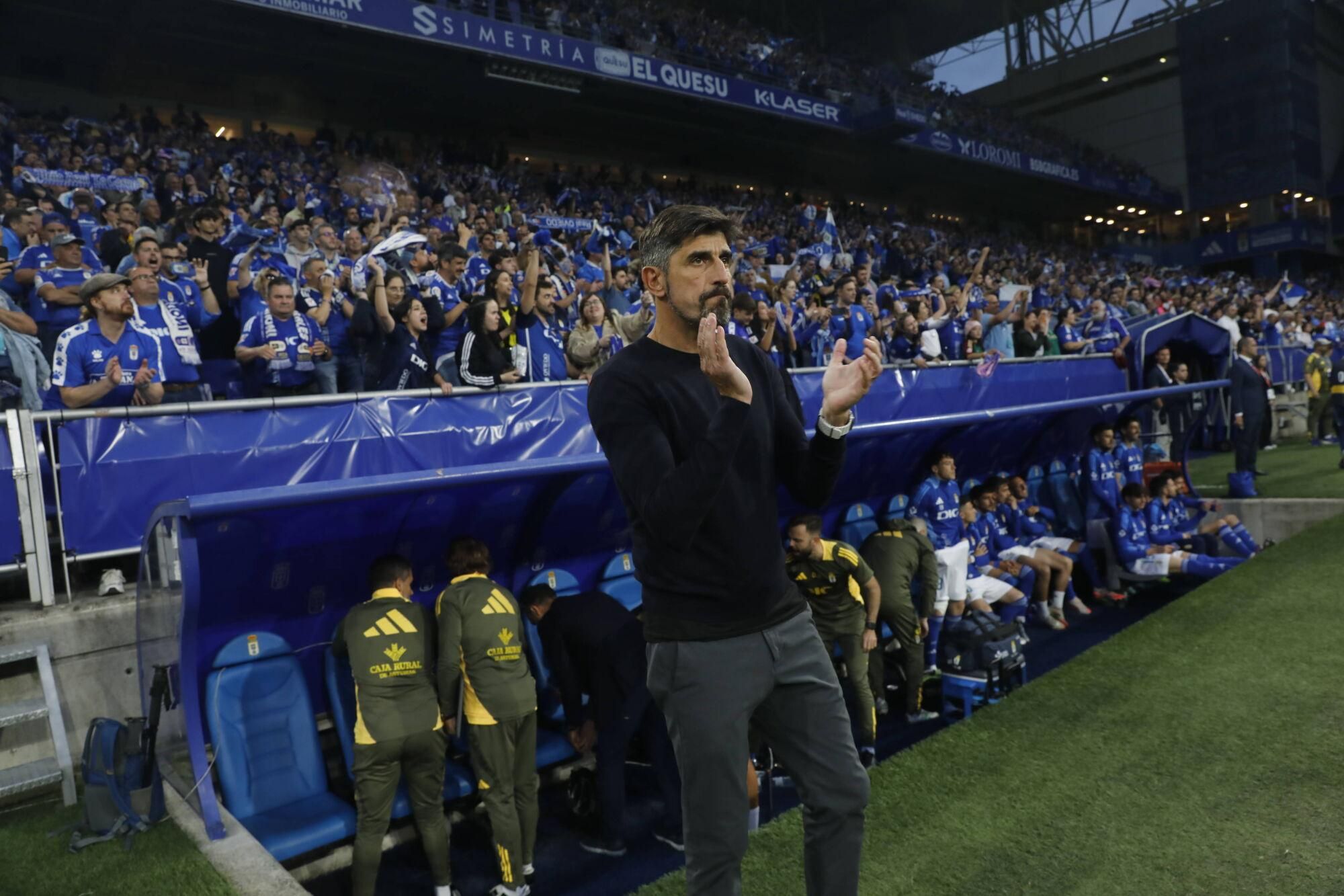 EN IMÁGENES: Ambientazo en la vuelta del play off entre Oviedo y Almería en el Carlos Tartiere