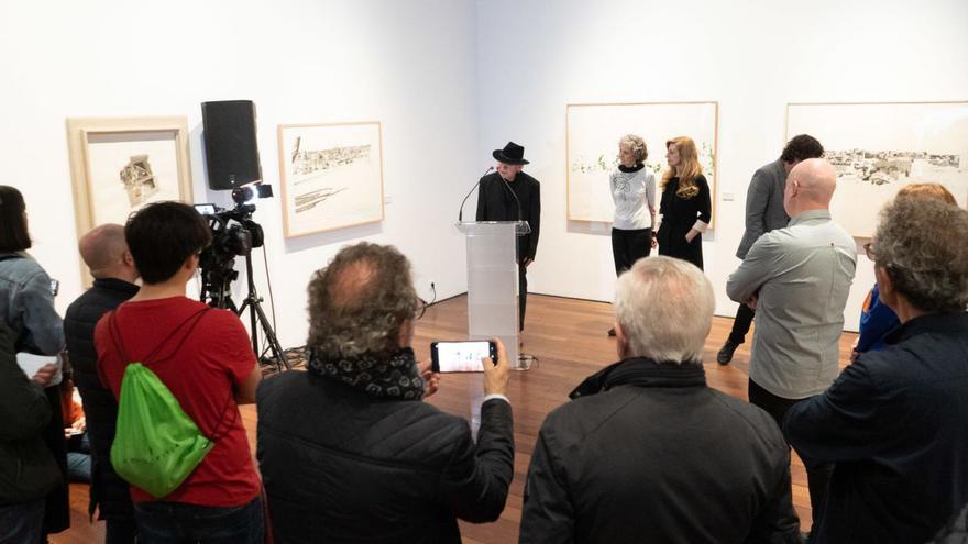 El pintor zamorano Jose María Mezquita, durante la inauguración de su exposición. | Jose Luis Fernández