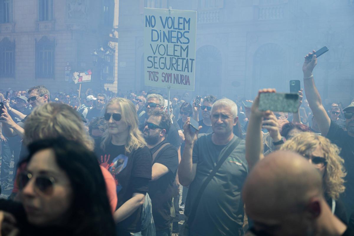 Trabajadores de prisiones se manifiestan en Barcelona para tener mayor seguridad.