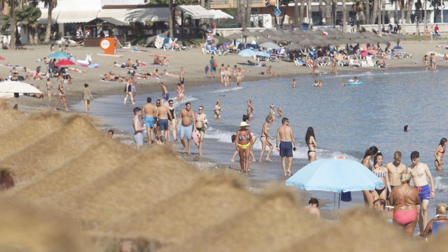 Veraniega imagen de la playa de La Malagueta este pasado sábado.