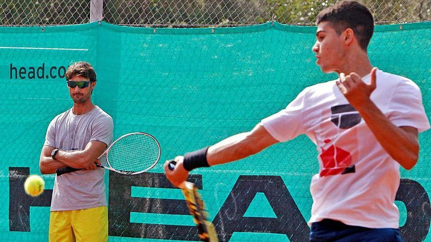 Carlos Alcaraz ya prepara en París la fase previa de su primer Grand Slam