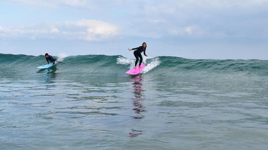 Playa Heliópolis, la curva, con condiciones adecuadas para surfear.