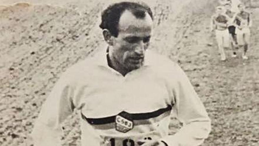 Rufino Carpena, en algunas de sus competiciones como atleta. | LNE