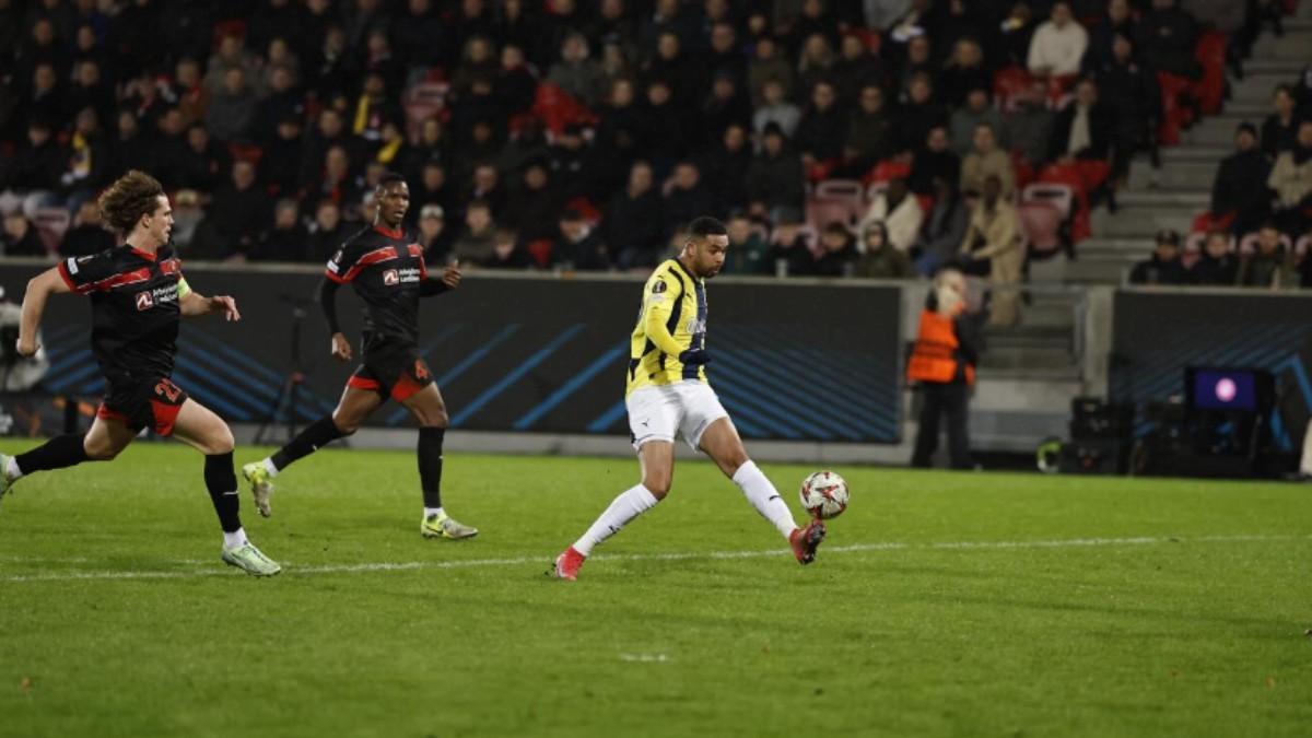 En-Nesyri, en un partido con el Fenerbahce