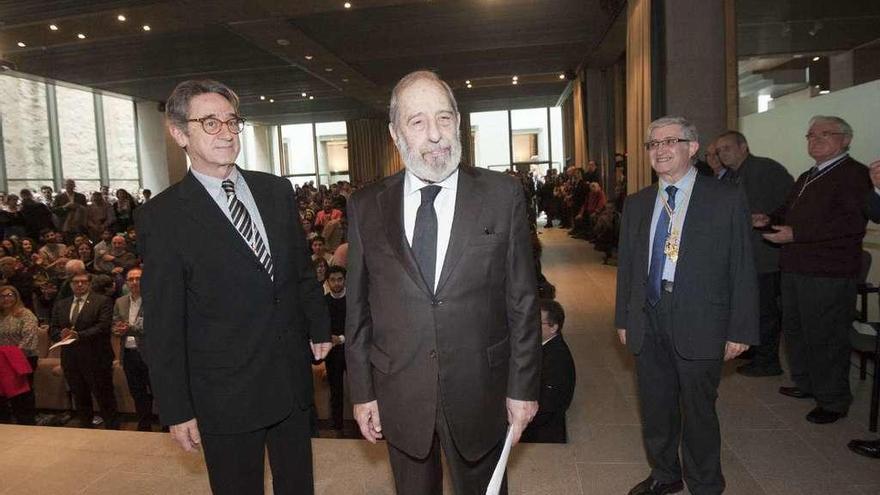 Álvaro Siza (derecha), antes de su intervención. // Casteleiro/Roller Agencia