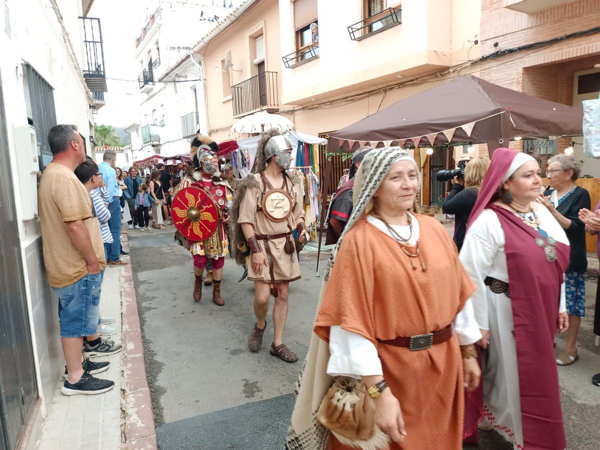 El grupo de recreación "Sagvntvm Avgvsta", en pleno desfile.