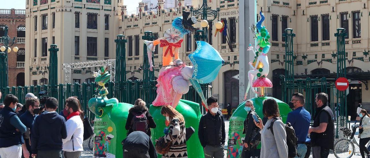 Ninots que se plantaron en València en los días previos a San José, este 2021.