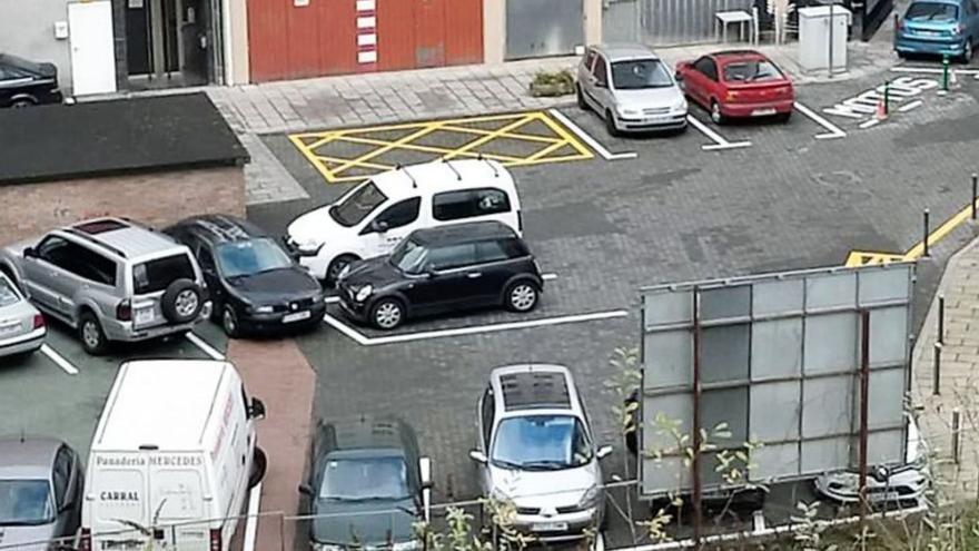 Zona de estacionamiento reordenado en Sada. |   // L.O.