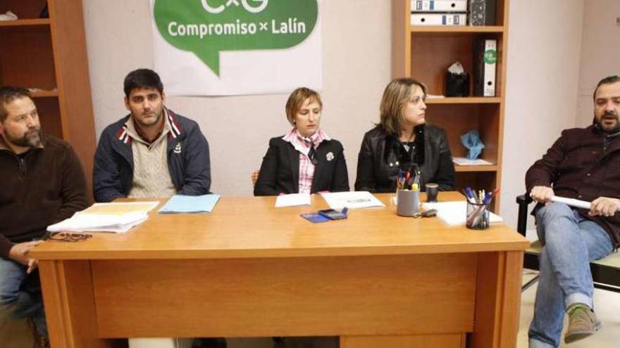 Medela, Vilariño, Varela, Procino y Cuiña, ayer, en la sede de Compromiso. // Bernabé/Luismy