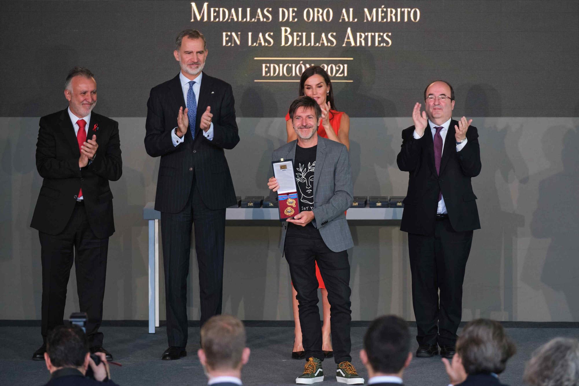 Los Reyes entregan en las Islas las Medallas de Oro al Mérito en las Bellas Artes a 32 personalidades de la cultura