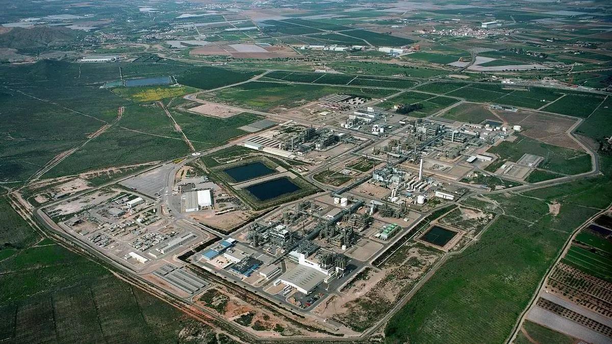 Vista aérea del megacomplejo de Sabic en La Aljorra.