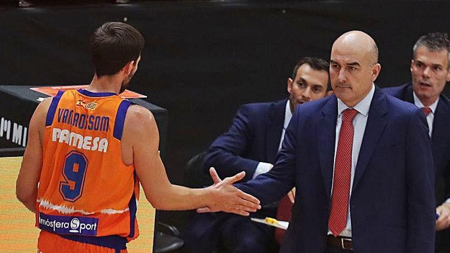 Jaume Ponsarnau y Van Rossom, en el partido contra el Morabanc Andorra