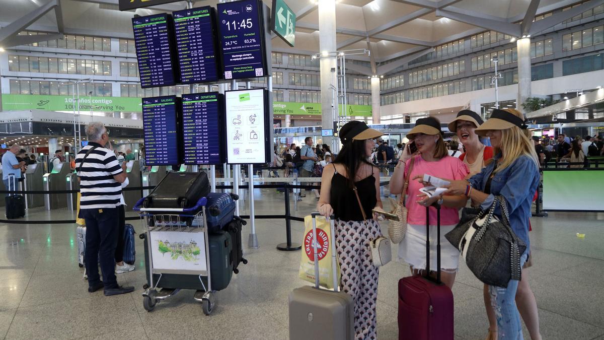 1 de julio en el aeropuerto de Málaga con huelga de tripulantes en Easyjet y Ryanair