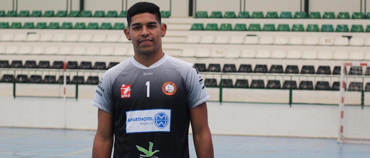 Miguel Villasmil, en su época como jugador en Badajoz.