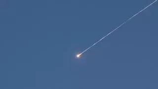 Irán ataca Israel con misiles para vengar la muerte de Lariyani