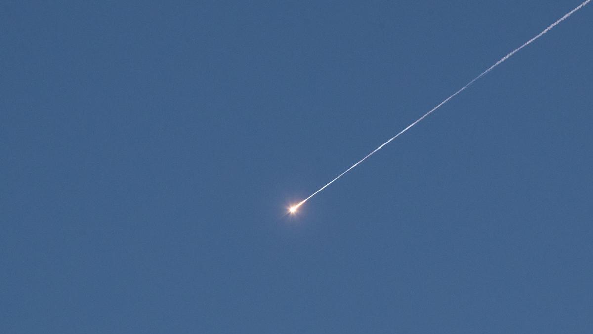 Irán ataca Israel con misiles para vengar la muerte de Lariyani