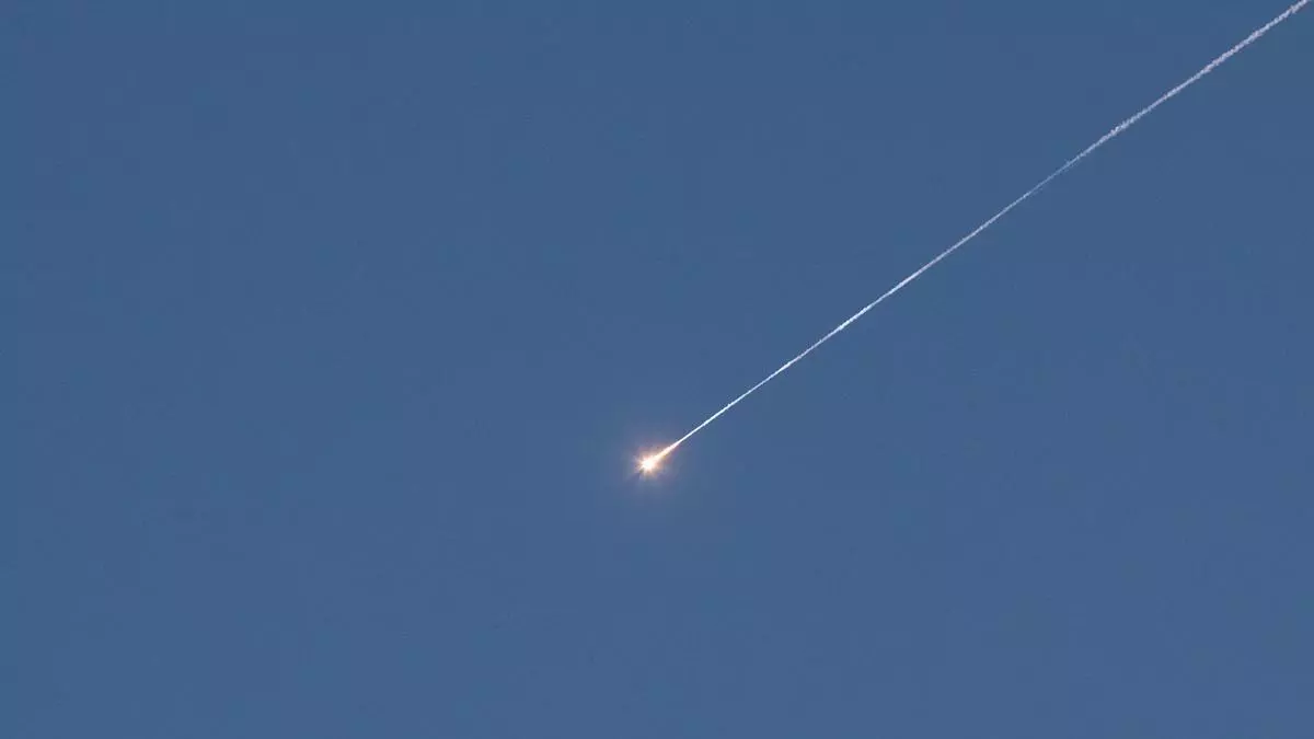 Irán ataca Israel con misiles para vengar la muerte de Lariyani