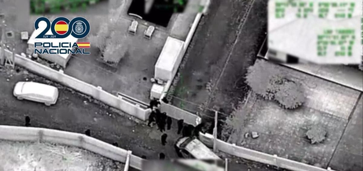 Un moment de l'assalt a uns dels domicilis de la banda.