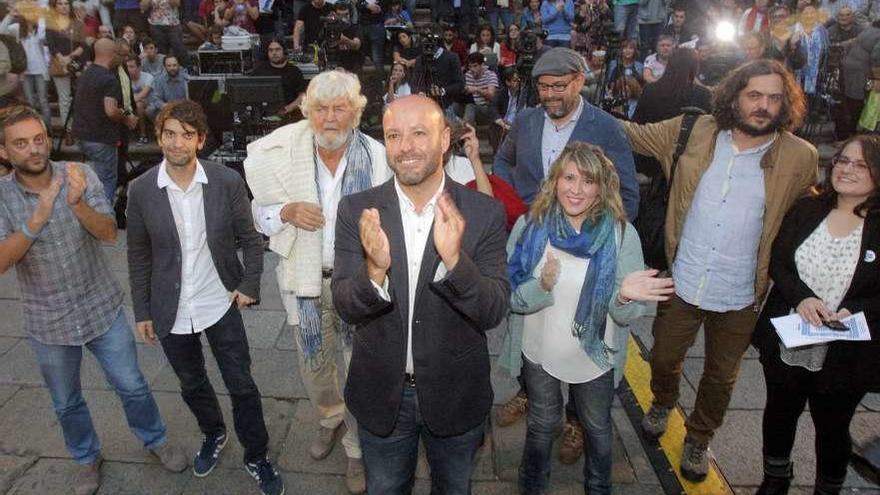 Villares con dirigentes de las formaciones que integran En Marea, en el cierre de campaña de las autonómicas.