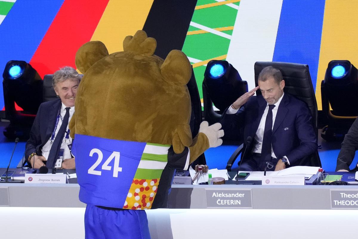 Momento del Congreso de la UEFA celebrado en París (Francia).
