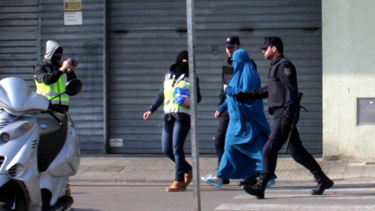 Una de las detenidas en la operación contra el yihadismo, este viernes en Malgrat.