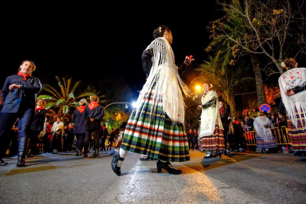 Elda arropa a San Antón pese al frío