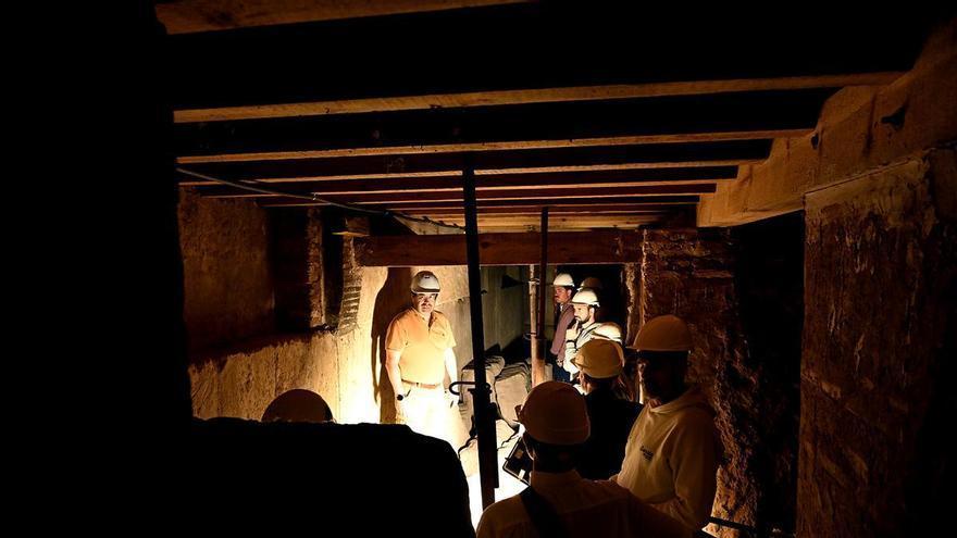 Patrimonio y Urbanismo visitan el área arqueológica subterránea de la 