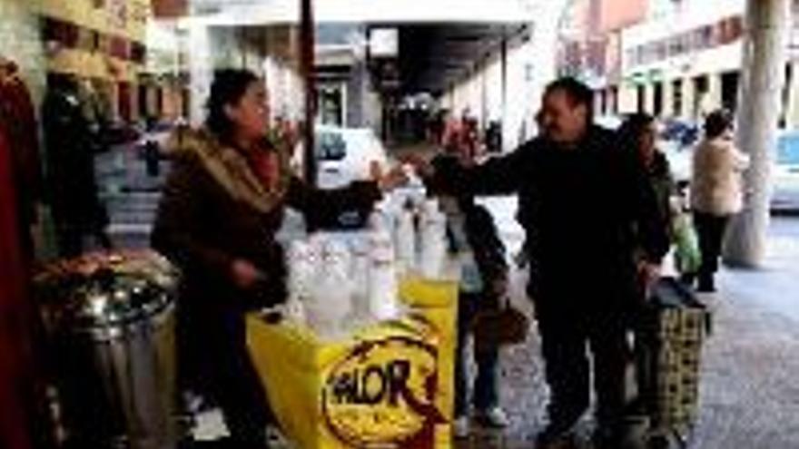 Chocolatada navideña en la calle Menacho