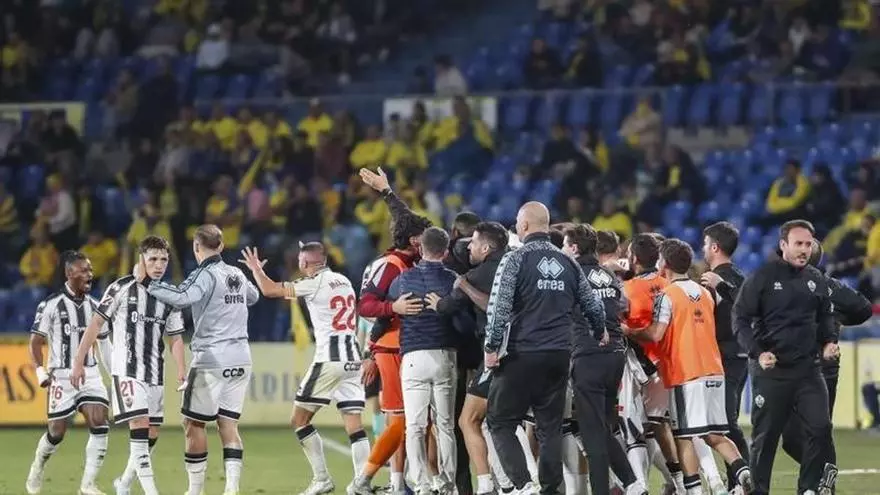 ¡Las Palmas deja en dudas el liderazgo del Castellón después de empatar a uno!