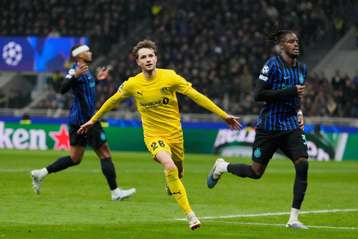 Glimt's Hakon Evjen celebrates after scoring his side's second goal during a Champions League playoff soccer match between Inter Milan and Bodo Glimt, at the San Siro stadium in Milan, Italy, Tuesday, Feb.24, 2026. (AP Photo/Luca Bruno) Associate Press/ LaPresse Only Italy and Spain. EDITORIAL USE ONLY ITALY AND SPAIN
