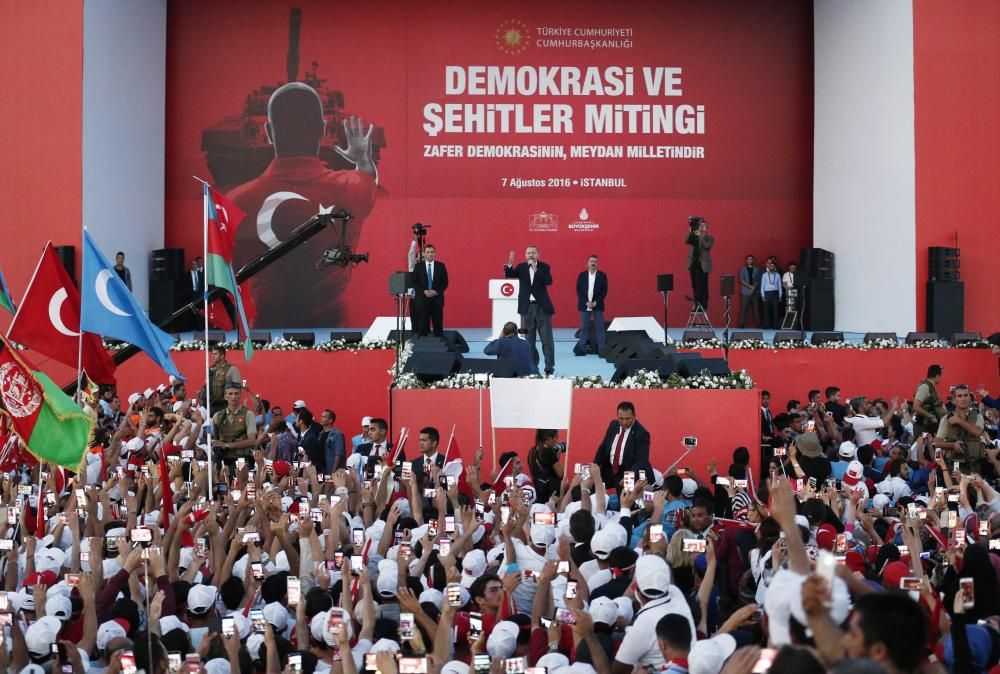 Multitudinario mitin a favor de Erdogan