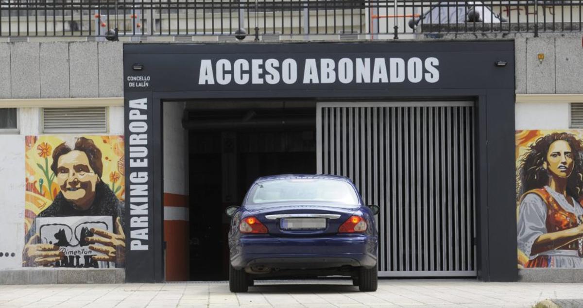 El acceso para abonados, a través de la calle Z, se estrenó ayer.  | BERNABÉ/JAVIER LALÍN